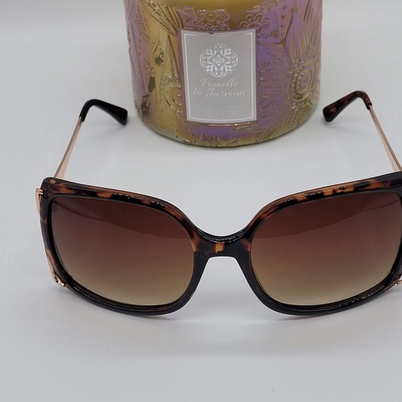 Eazy Breezy Woman's Sunglasses - Picture 2 of 8